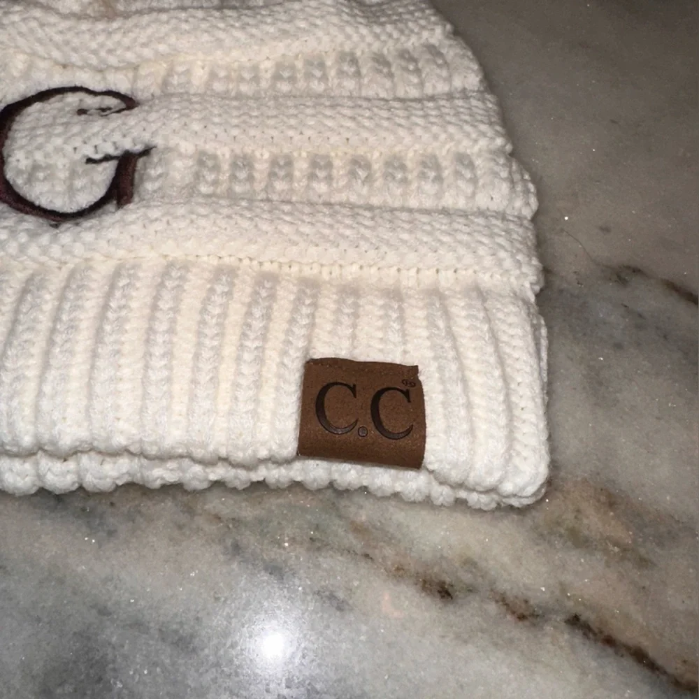 NWT C.C G‎ Monogram in Brown Cream Knit Beanie